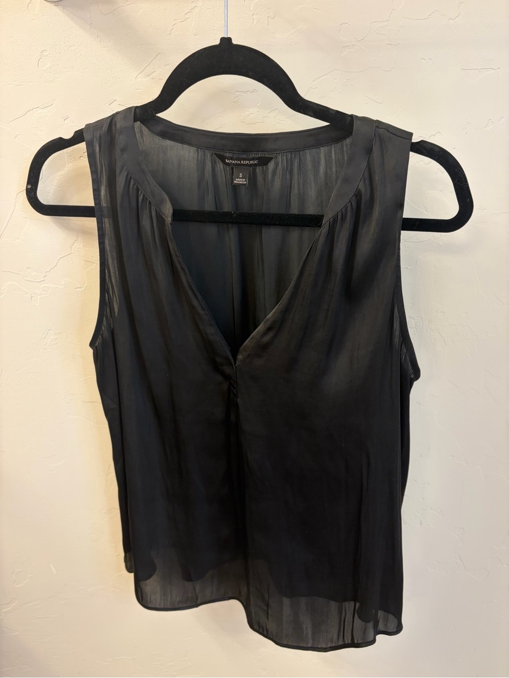 Banana Republic Black Sheer Sleeveless V-Neck Camisole